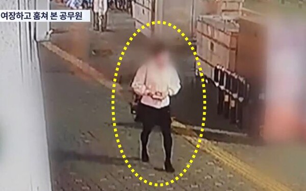 여장하고 수영장 탈의실 훔쳐본 40대 남성의 정체 공무원이었다 영상