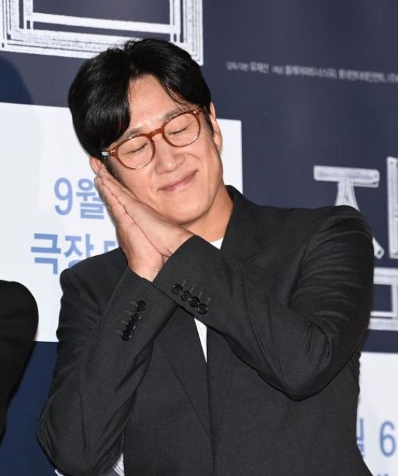 텐프로 직원과 함께.. 이선균 마약 투약 유흥업소 여종업원 집에서 했단 소식에 모두 충격받았다 < 연예 < 기사본문 - 원픽뉴스 텐프로 직원과... 